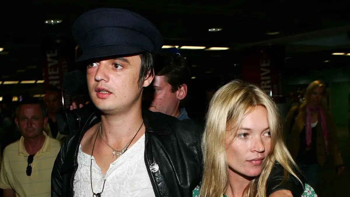“Peter Doherty: Stranger in my own skin”: retrato íntimo de um dos últimos “bad boys” do rock, aqui com a namorada da altura, a modelo Kate Moss.
