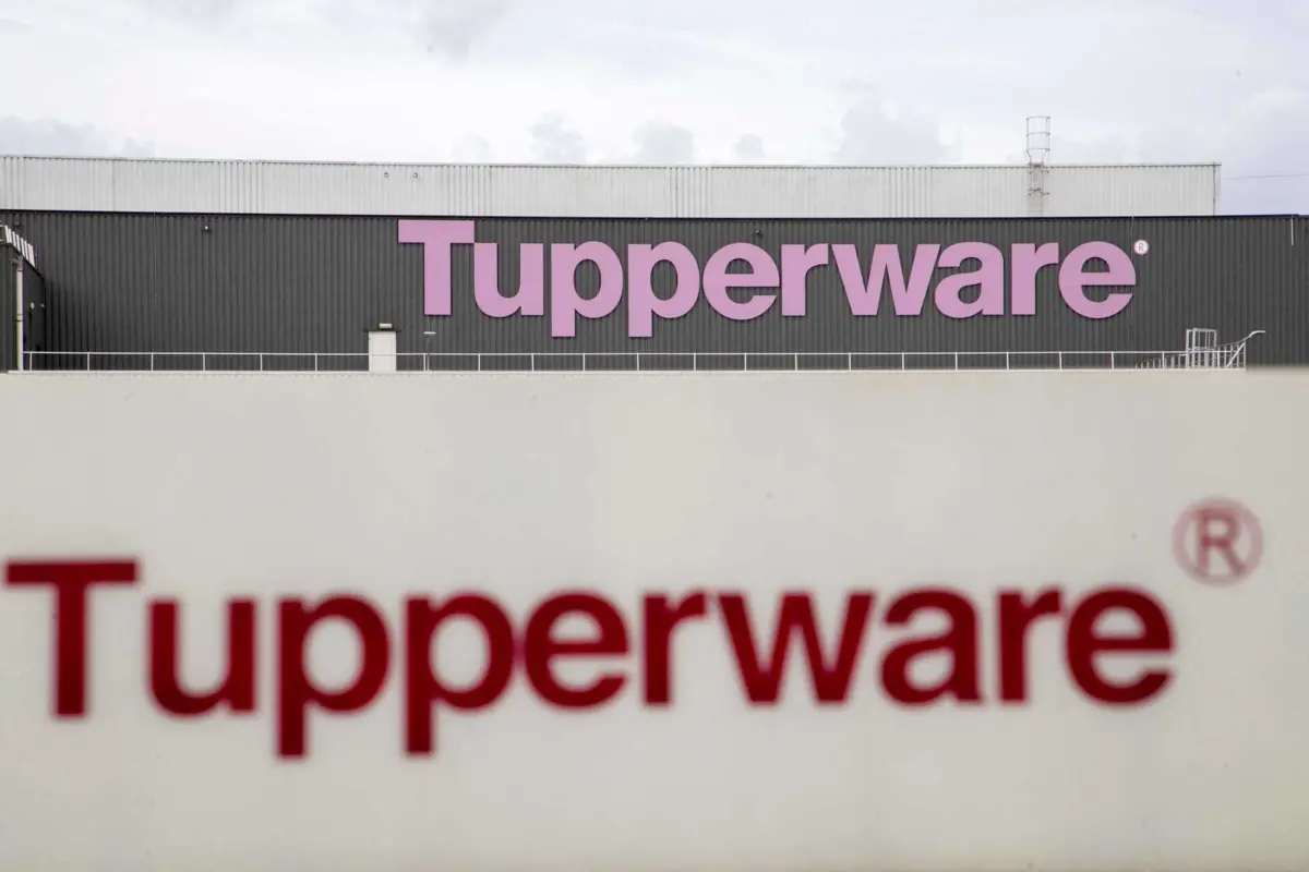 A Tupperware anunciou um acordo com os seus credores, com o compromisso de lhes vender a propriedade intelectual “necessária para criar e comercializar a marca Tupperware”