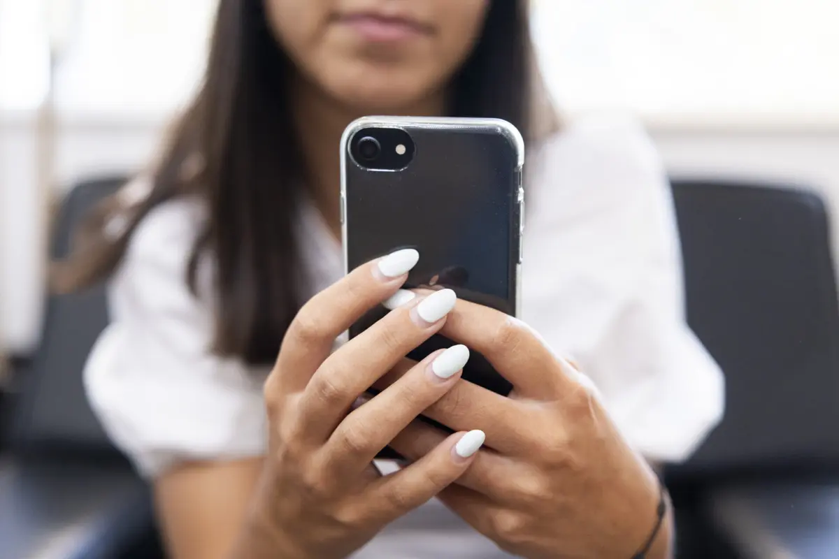 Só em 2022, na Europa foram identificados mais de cinco milhões de vídeos e fotografias de pornografia infantil