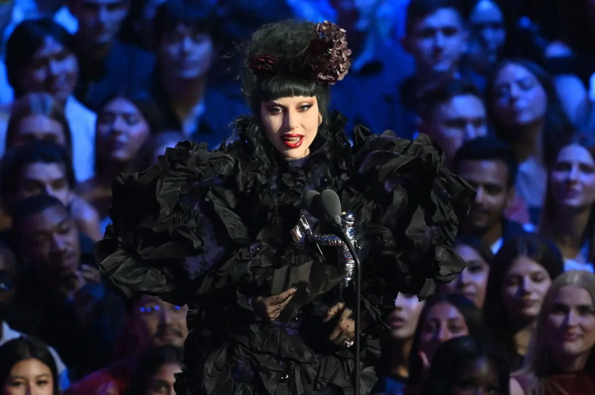 Lady Gaga diz sentir-se "saudável e completa" depois de anos de instabilidade