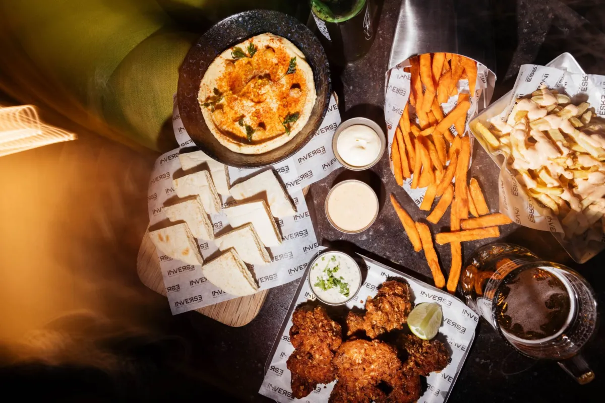 Cerveja, petiscos e cocktails compõem os menus Inverse by CR7.