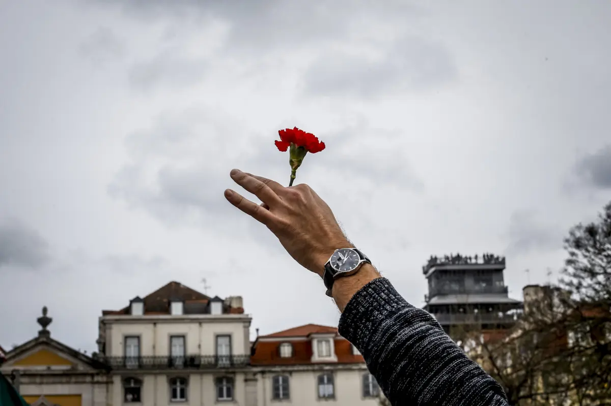 Imagem de contexto do artigo Acompanhe em direto o desfile do 25 de Abril em Lisboa