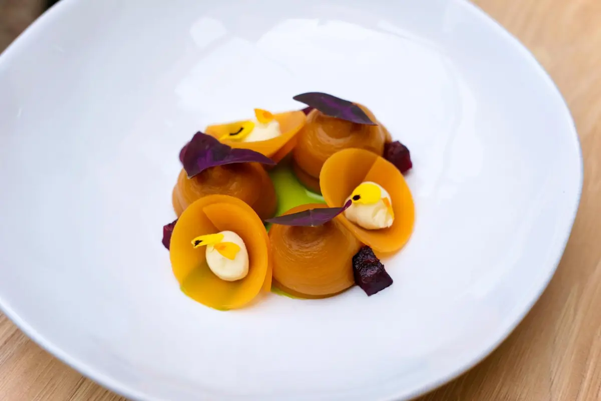 Imagem de contexto do artigo Gruta: cozinha criativa feita com harmonia e delicadeza