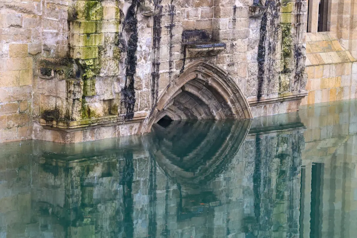 Imagem de contexto do artigo Mondego "com risco claro" de diques colapsarem: Coimbra retira três mil pessoas