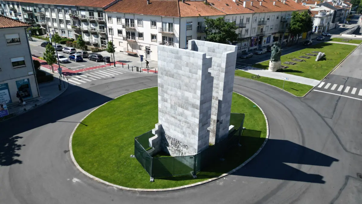 Estão a decorrer trabalhos para limpar a muralha