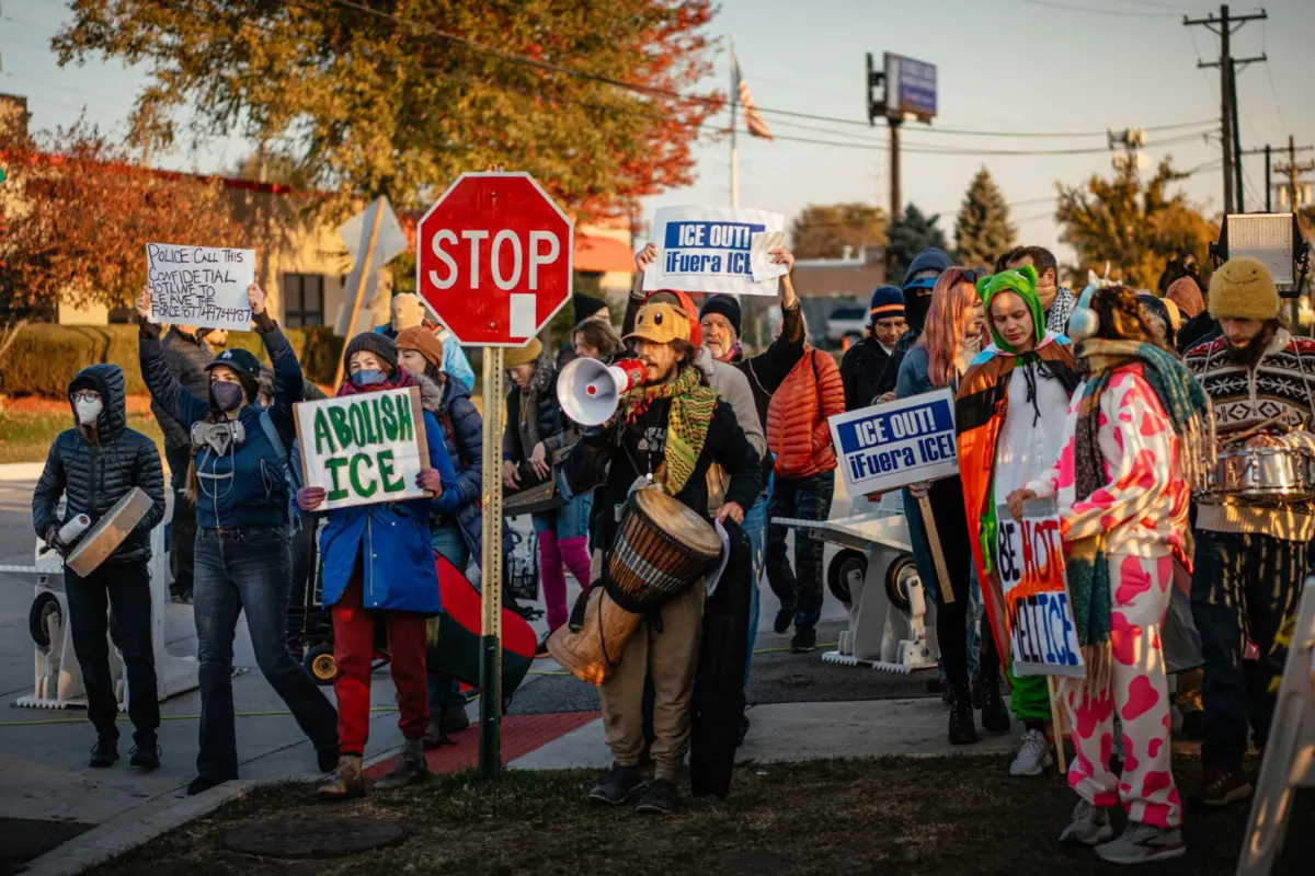 A comunidade já tinha protestado contra o Serviço de Imigração e Controlo de Alfândegas no dia 31 de outubro