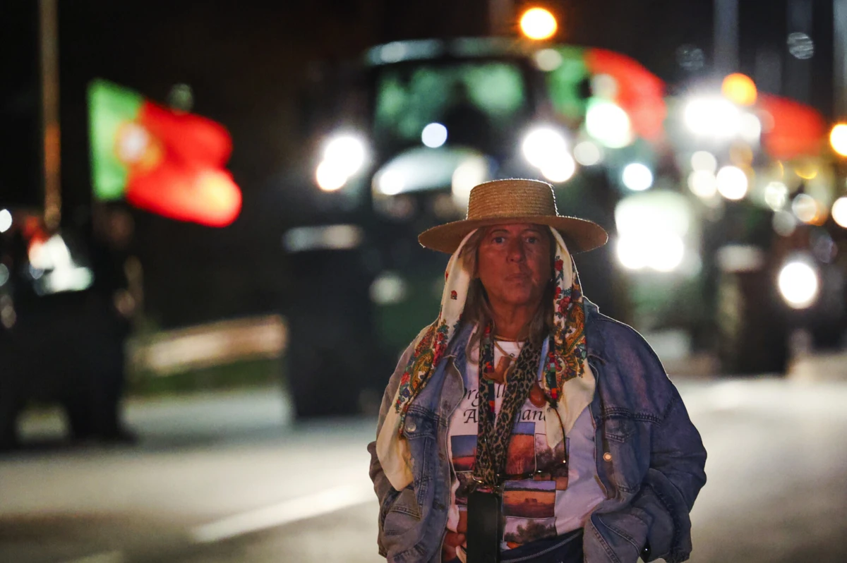 Imagem de contexto do artigo Imagens de um protesto que madrugou: homens e mulheres da terra cortam estradas de norte a sul