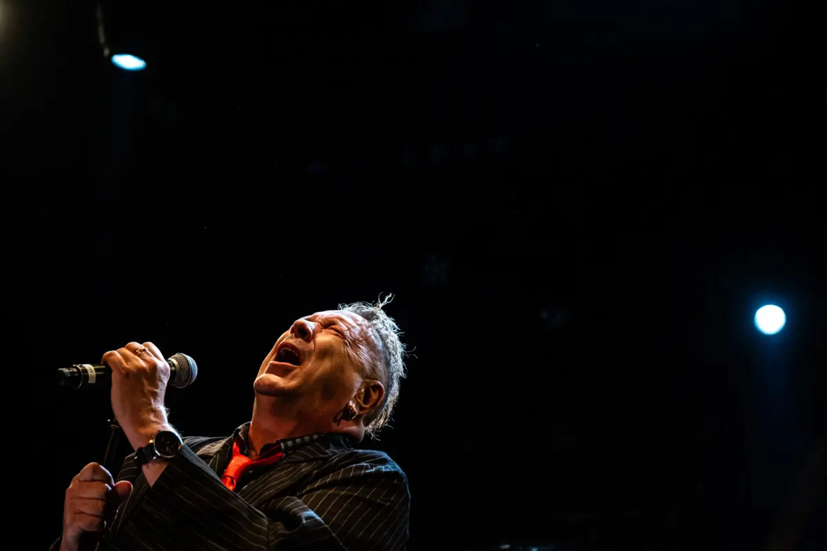 John Lydon gritou, uivou e cantou nos seus falsetes “cockney”
