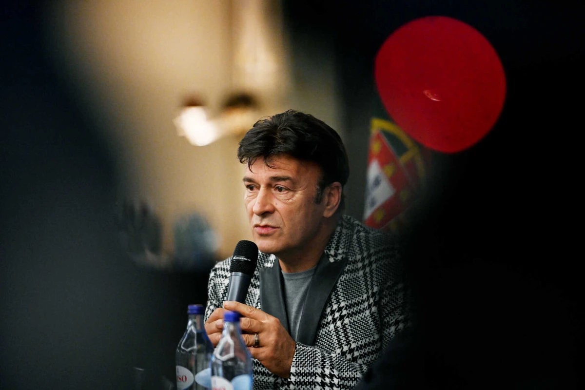 Tony Carreira revelou querer dedicar-se em breve “aos cães, aos tomates e às minhas cebolas”.