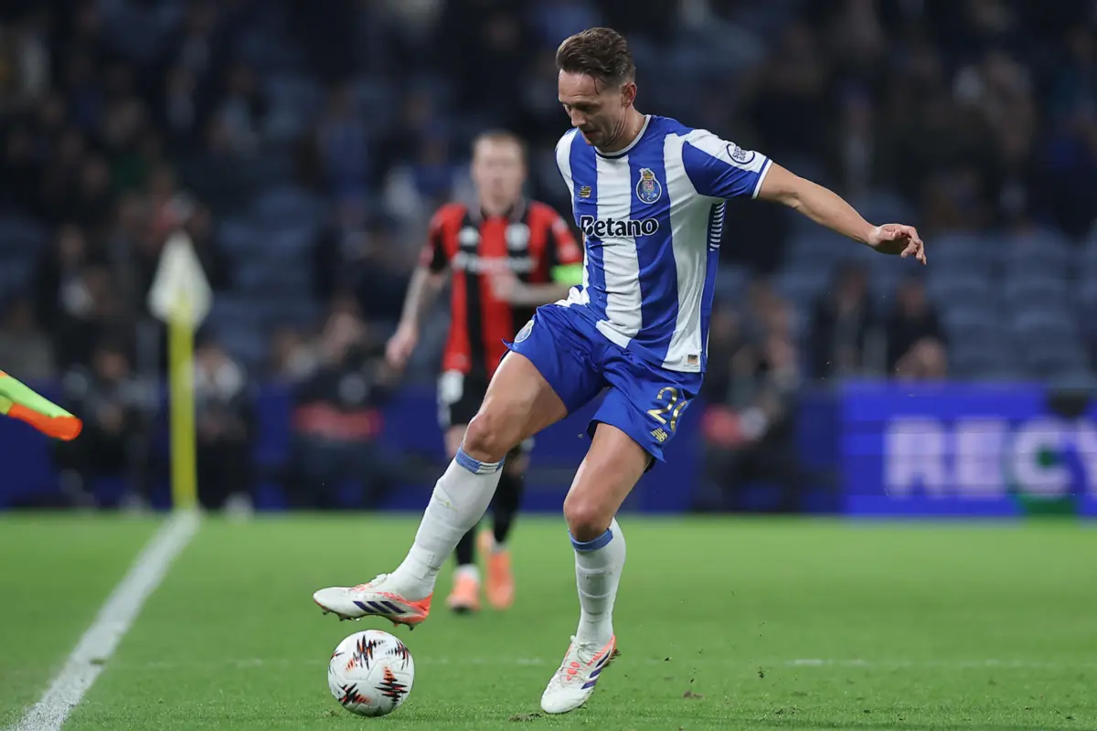 Avançado neerlandês saiu do jogo contra o Estoril com queixas