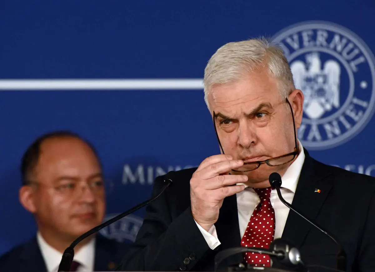 O ministro da Defesa romeno, Angel Tilvar