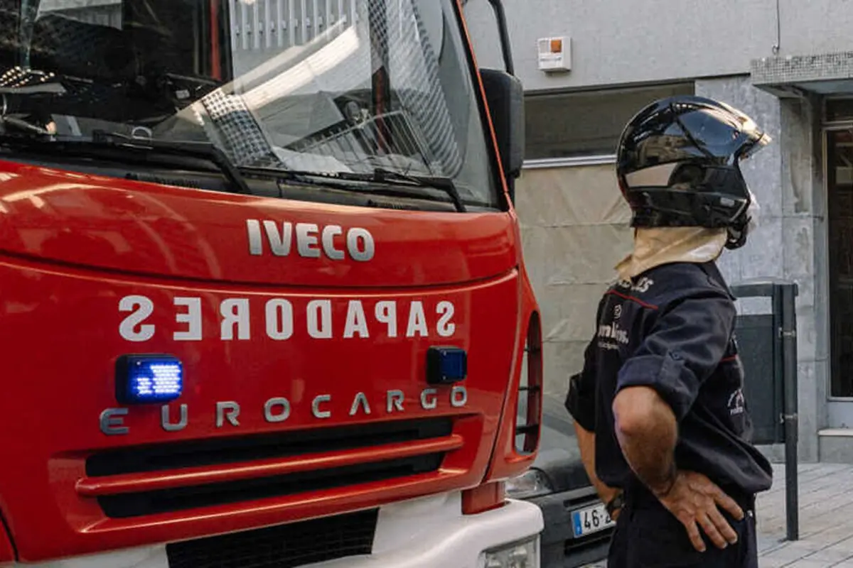 Incêndio obrigou a retirar moradores do prédio