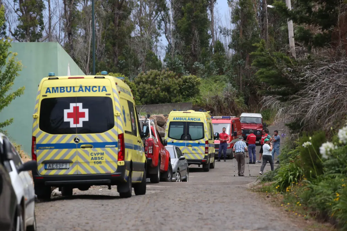 Imagem de contexto do artigo Dois feridos graves em despiste de viatura turística na Madeira