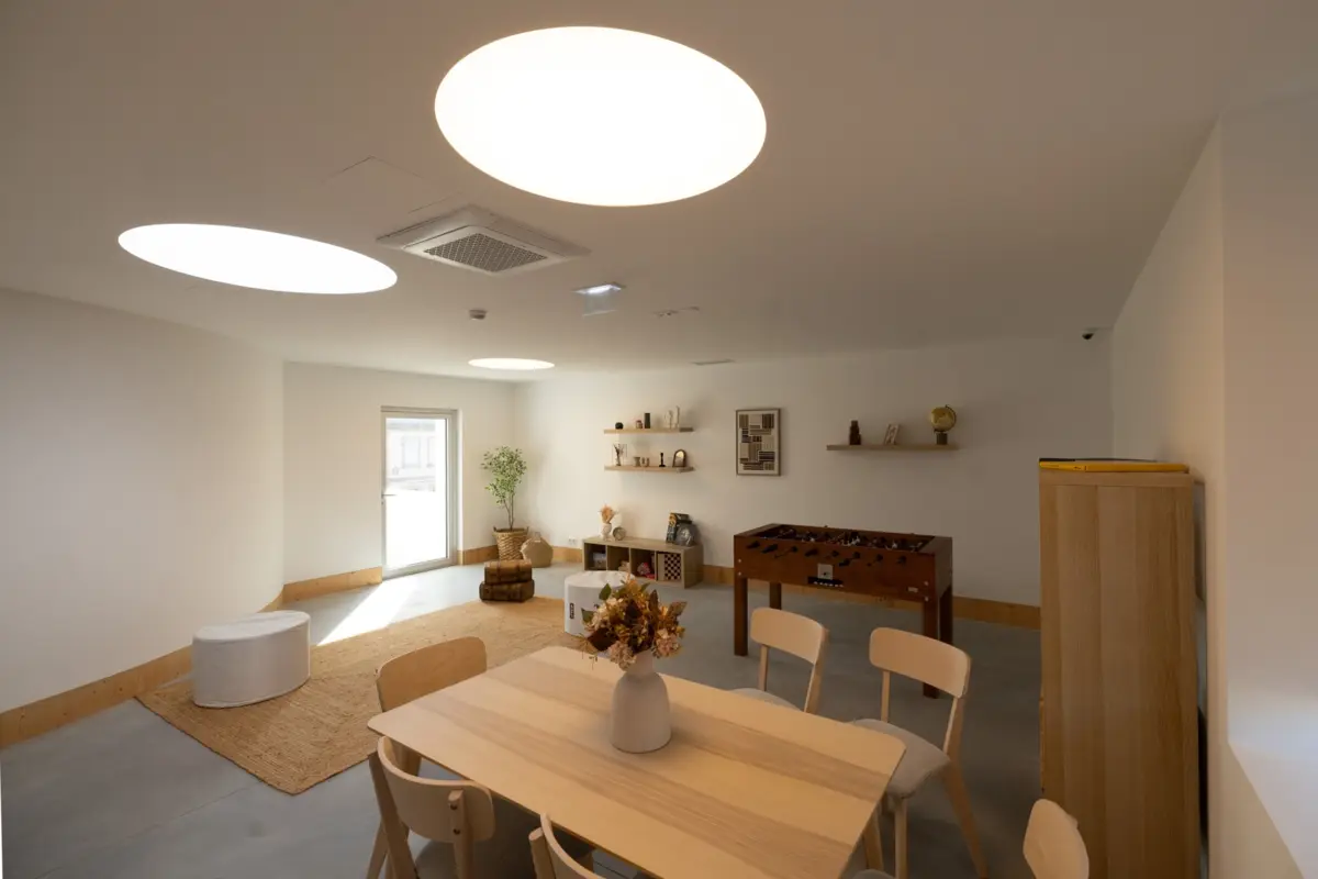 Angeiras Beach Hostel.