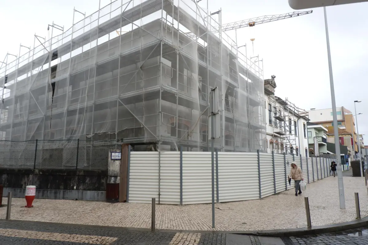 Escola dos Sininhos está a sofrer obras de fundo de requalificação e ampliação