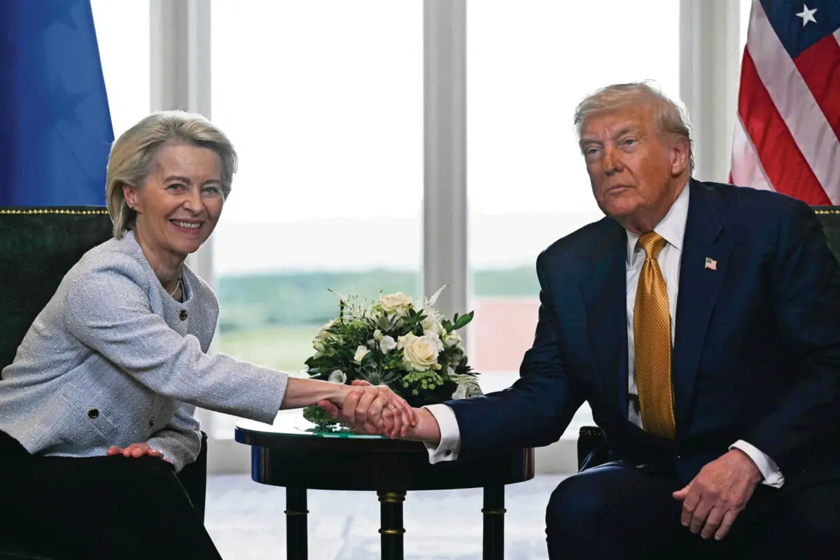 Ursula von der Leyen e Donald Trump quando acordo foi alcançado