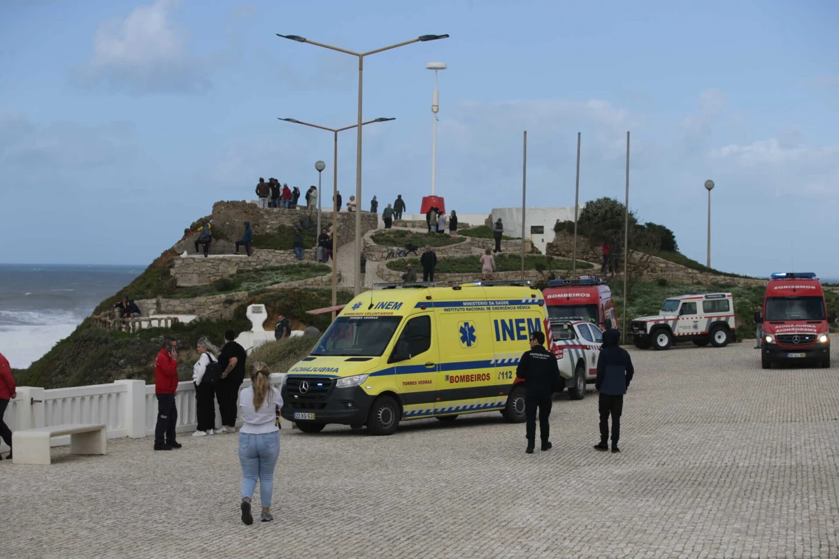 Apenas quatro pessoas seguiam a bordo do veleiro que naufragou