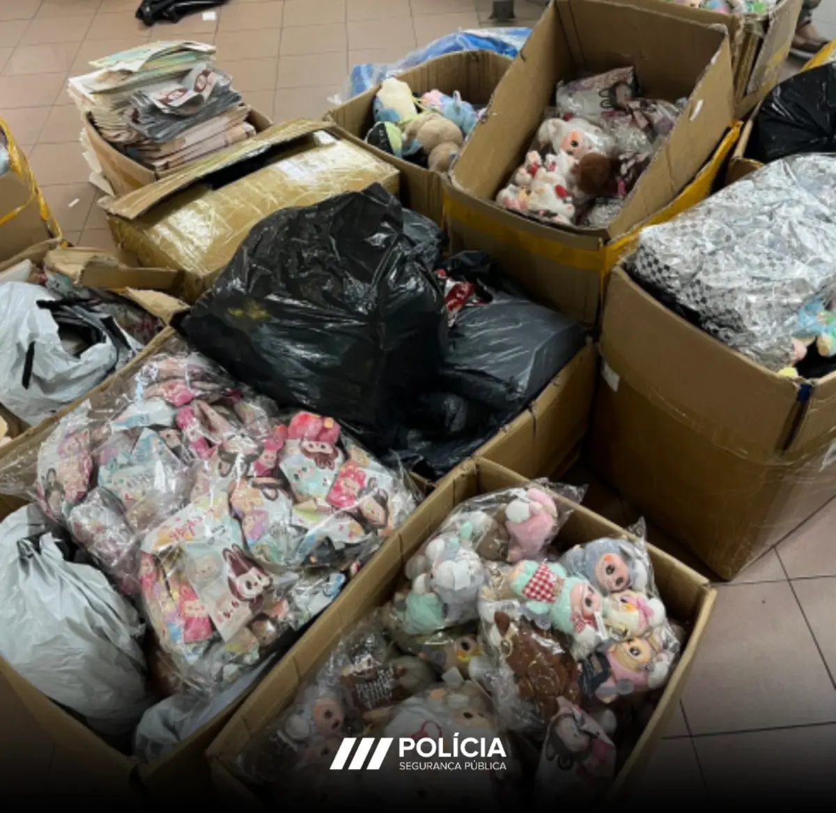 Polícia apreendeu milhares de peluches contafeitos