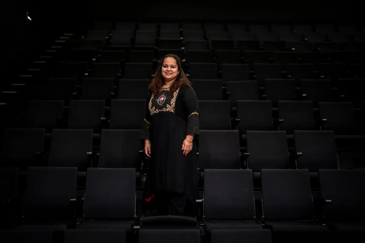 Fadista Sonia Shirsat conheceu novos trabalhos na Universidade de Aveiro