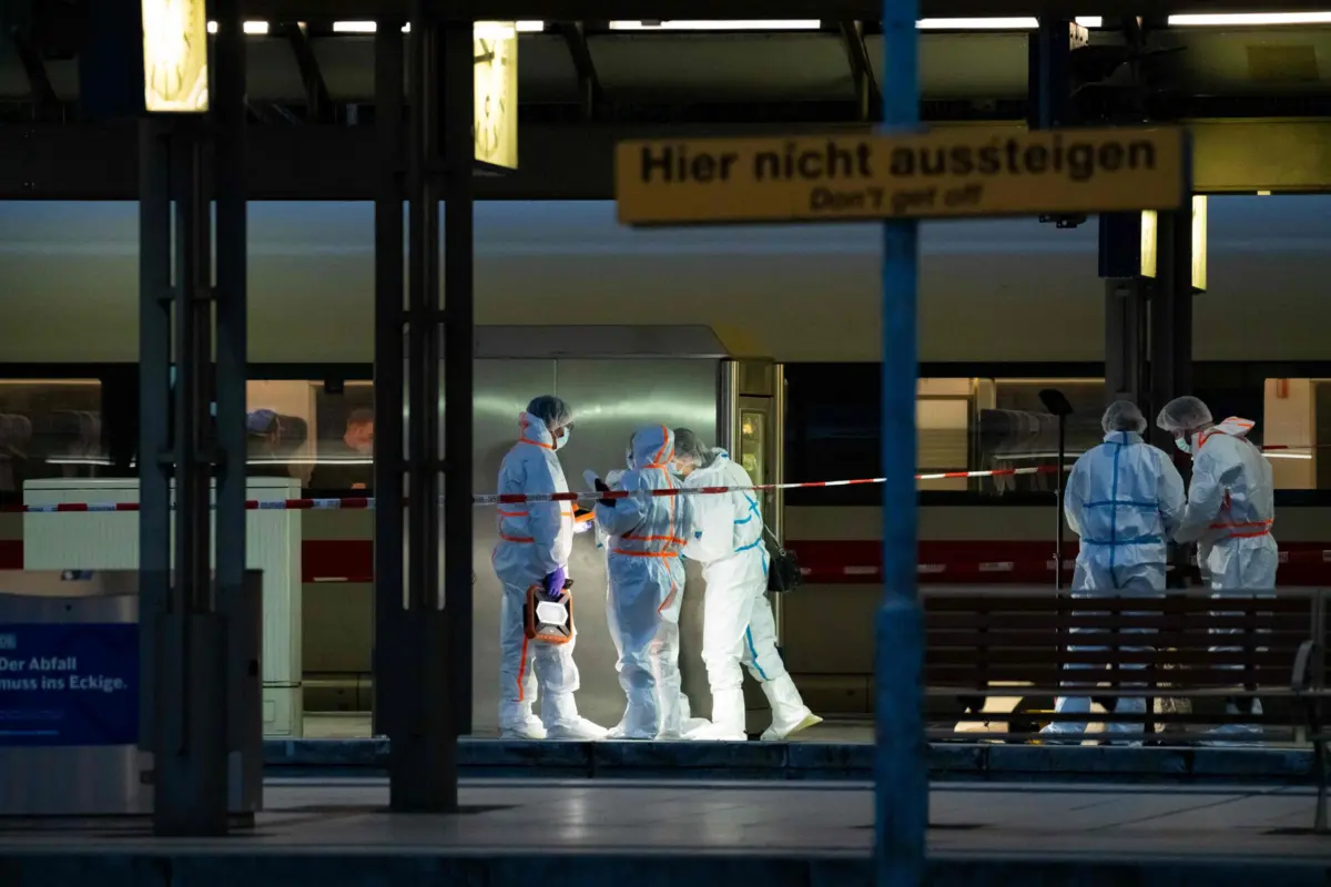 A suspeita, uma alemã de 39 anos, foi detida pouco depois do ataque