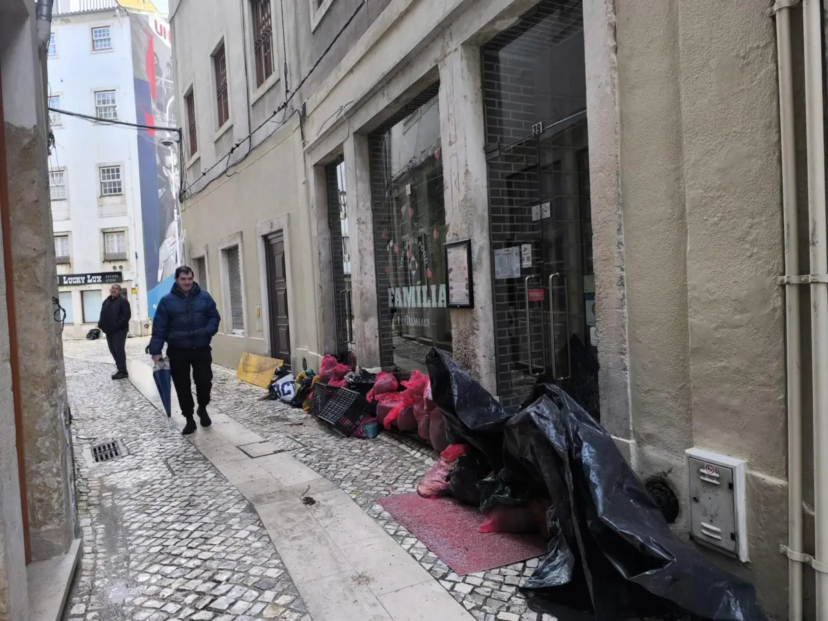 O pico das cheias está previsto para as 15 horas