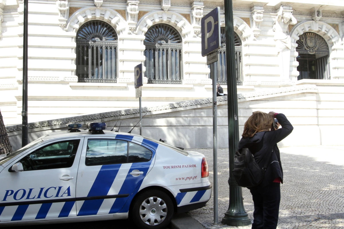 PSP deteve casal de carteiristas que assaltou turista na Baixa do Porto