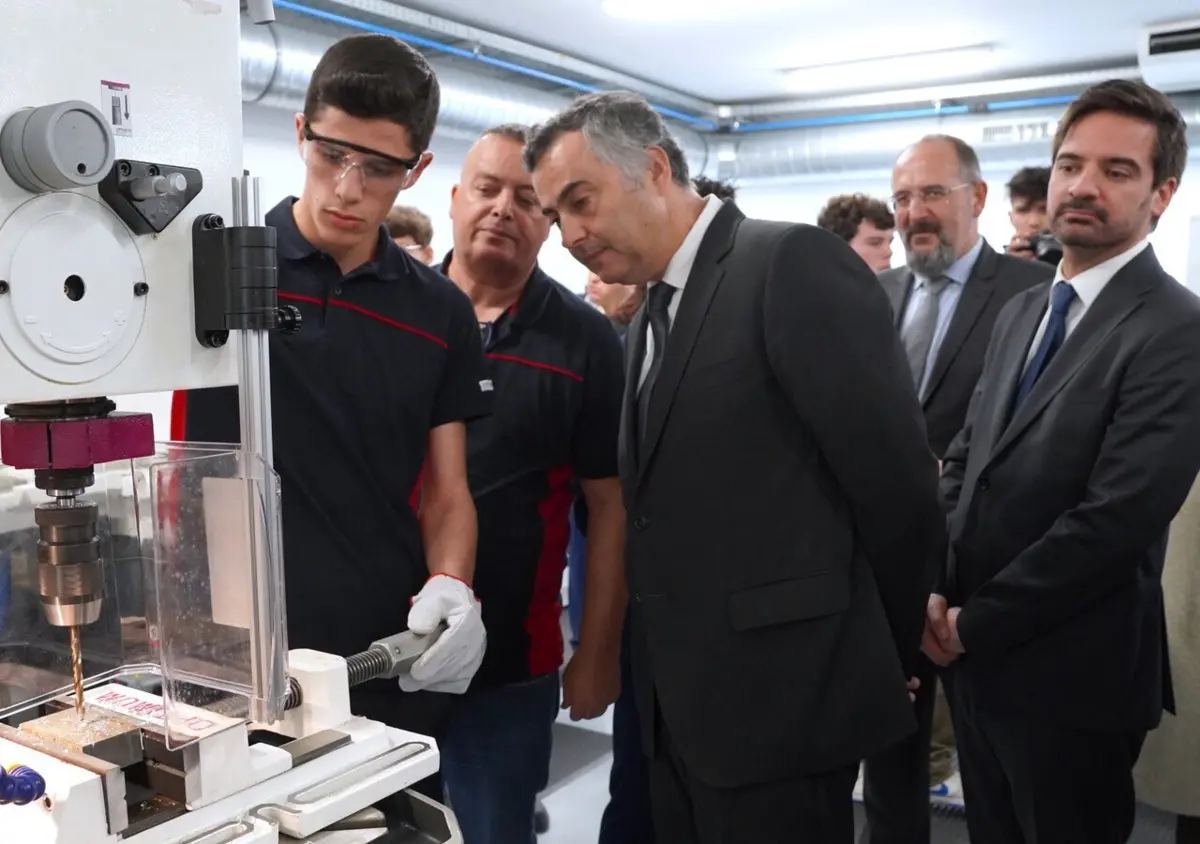 Fernando Alexandre no novo espaço da Secundária de Albergaria