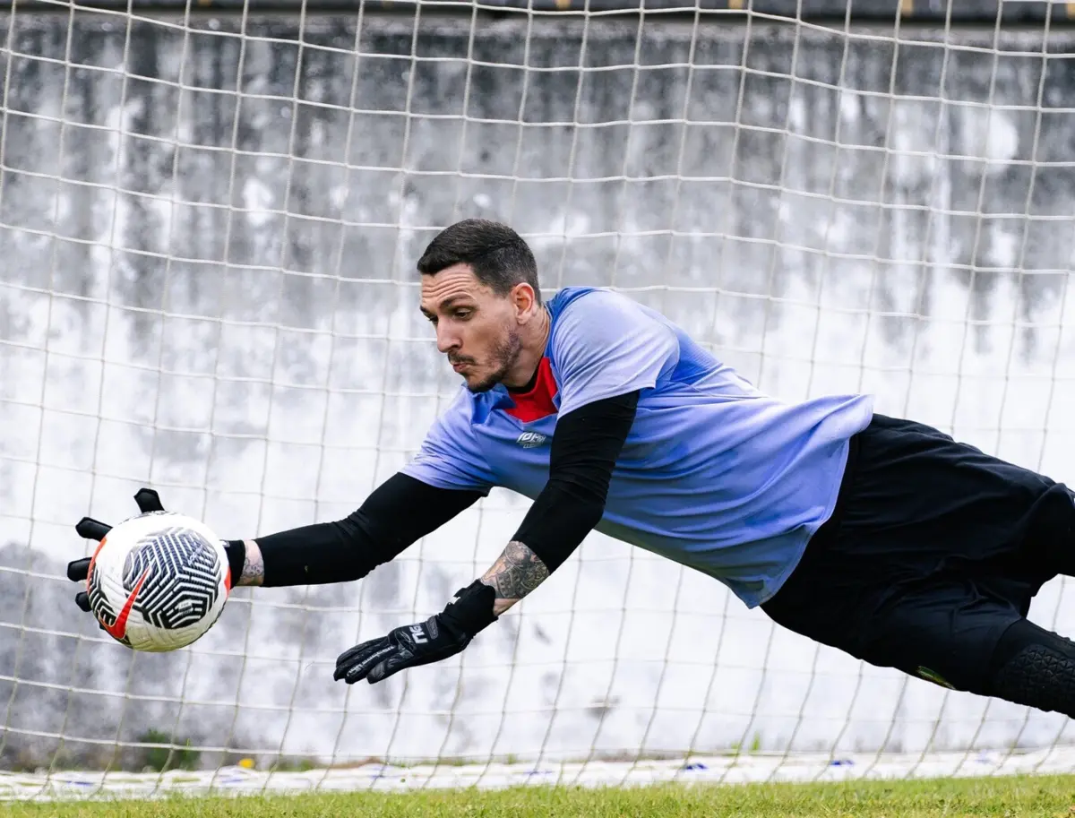 O guarda-redes João Costa