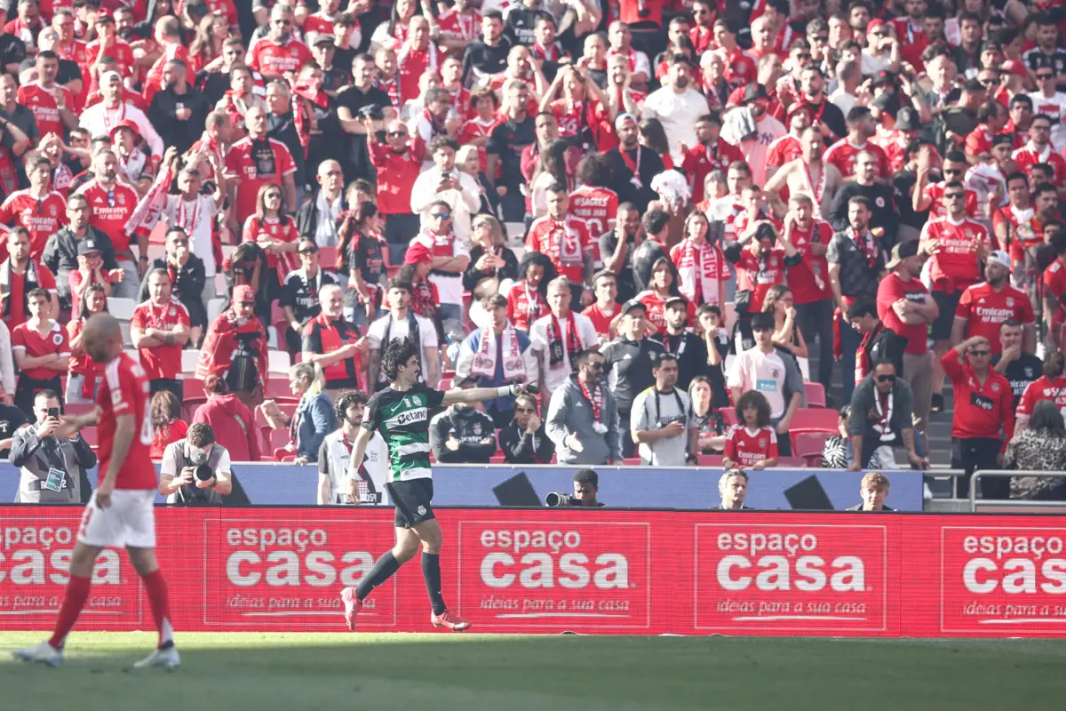 Imagem de contexto do artigo Siga o Benfica - Sporting em direto