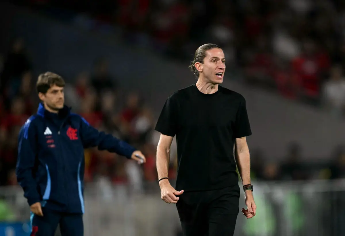 Filipe Luís está a começar a carreira de treinador