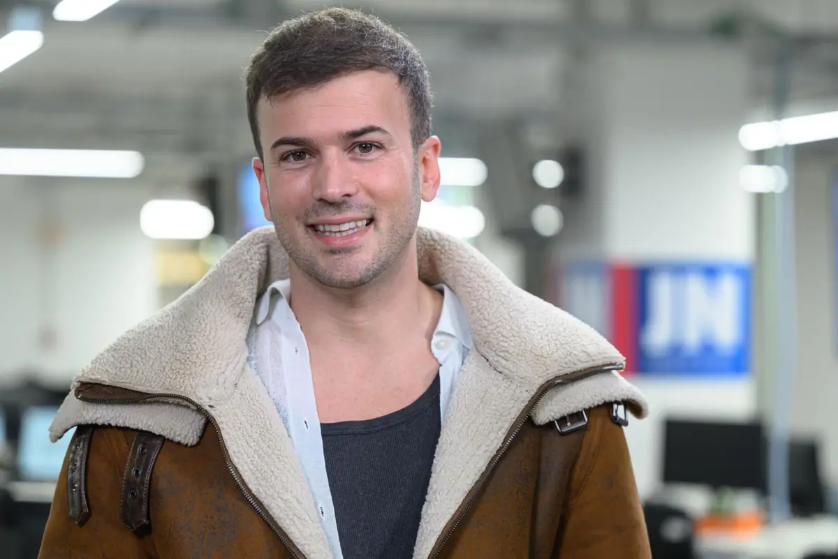 Nasci com uma doença rara": David Carreira emociona-se ao recordar infância e a irmã Sara - JN
