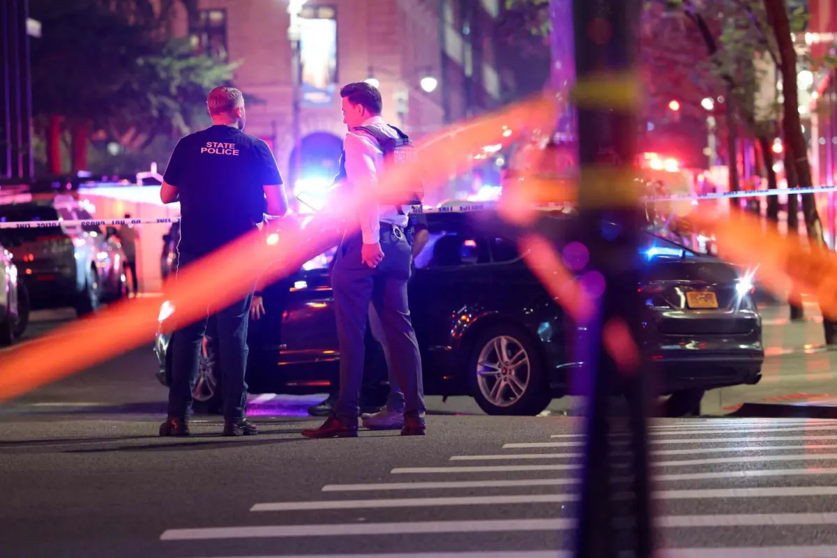 O autor dos disparos tinha jogado futebol americano no secundário na Califórnia há quase duas décadas