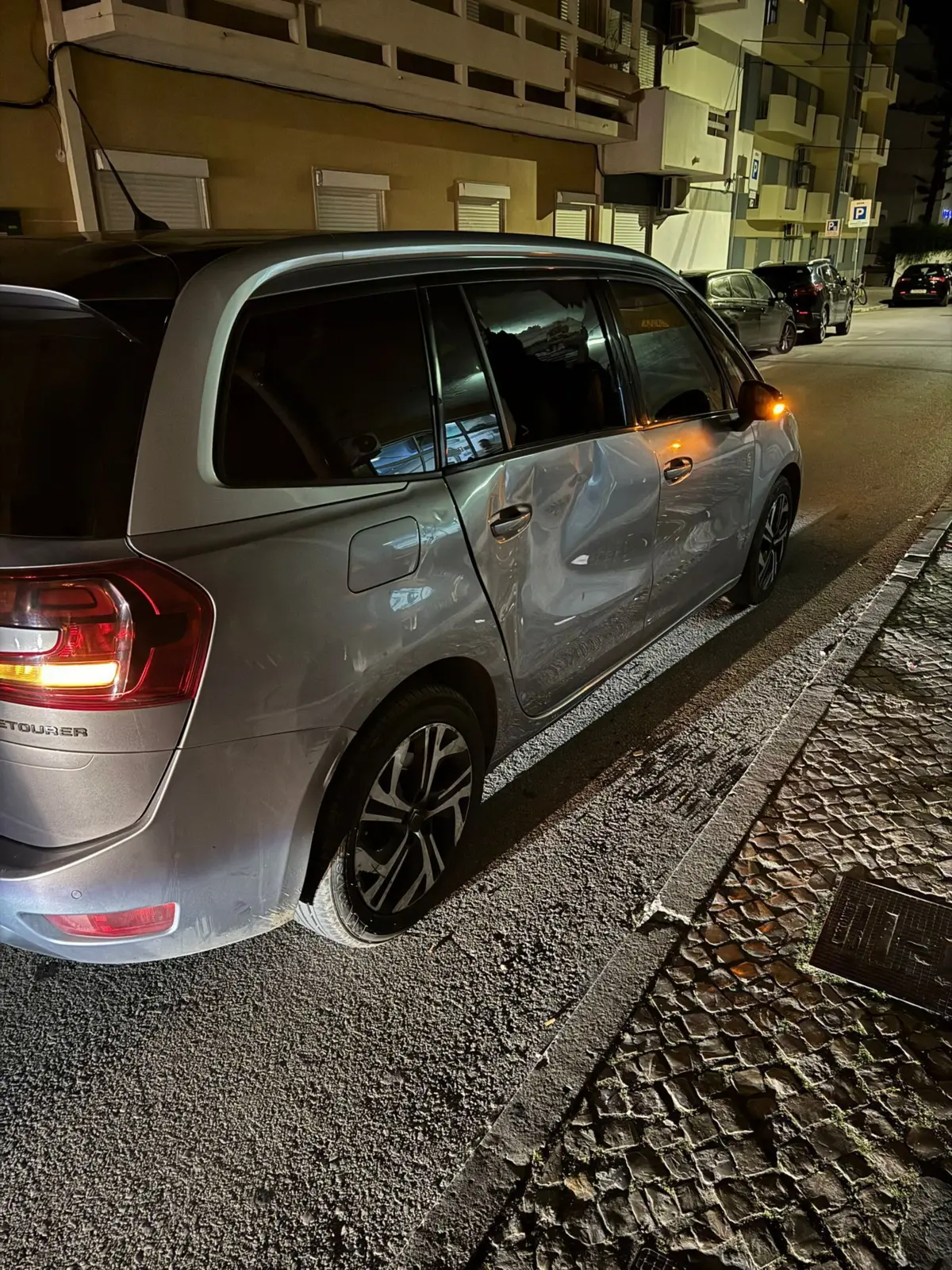 Viatura ficou danificada