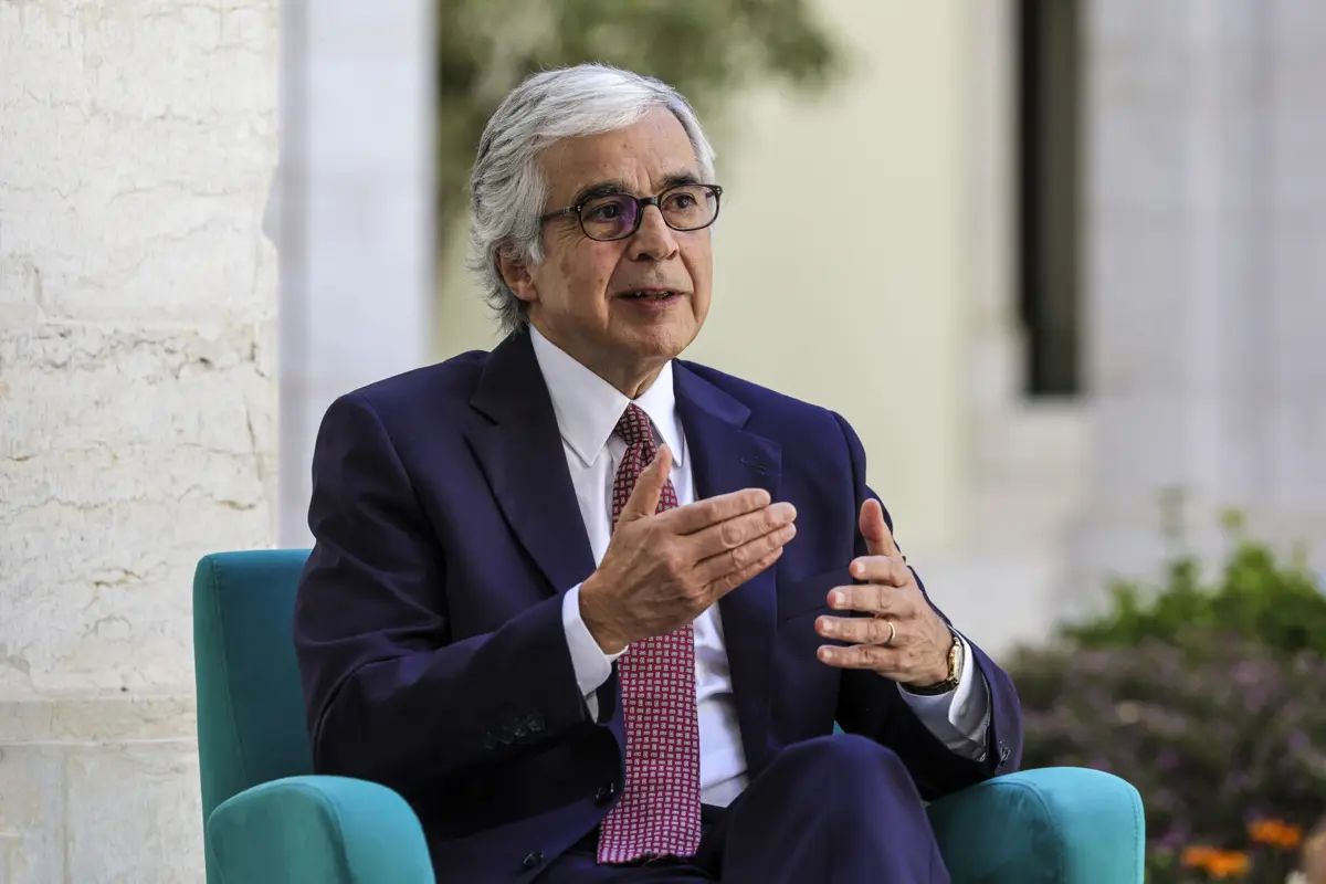 O presidente da Assembleia da República diz que vê "com normalidade democrática" petição e a queixa-crime contra André Ventura