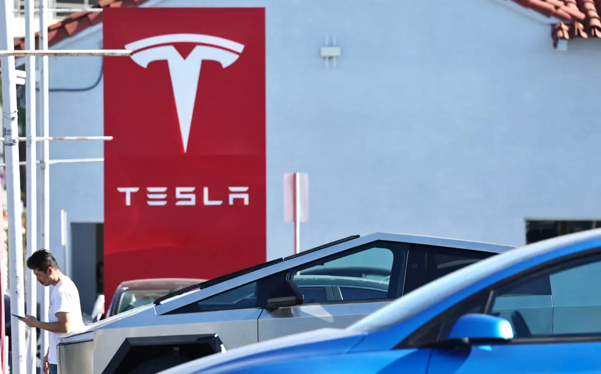 A Tesla está atualmente a fazer a transição do seu carro mais vendido para o novo design