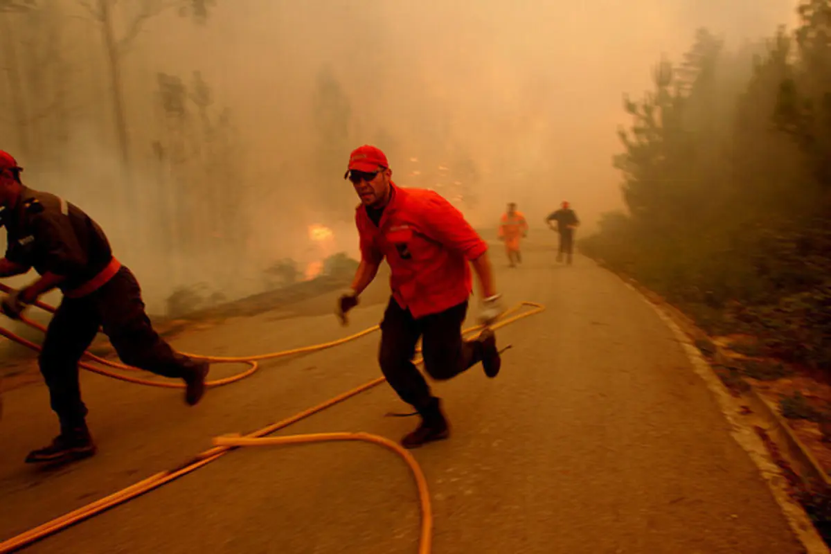 Mais de 200 operacionais mobilizados no combate às chamas