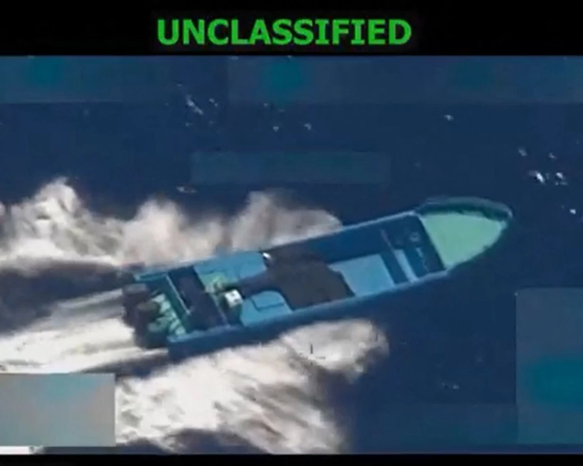 Quatro embarcações foram atingidas por aviões norte-americanos durante uma ofensiva contra alegados narcotraficantes