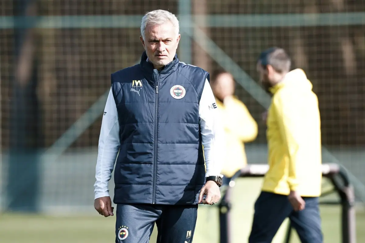 José Mourinho, treinador do Fenerbahçe
