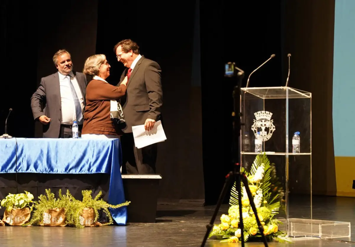 Na tomada de posse a cumplicidade entre a eleita da CDU na Assembleia Municipal e o presidente da Câmara do PSD