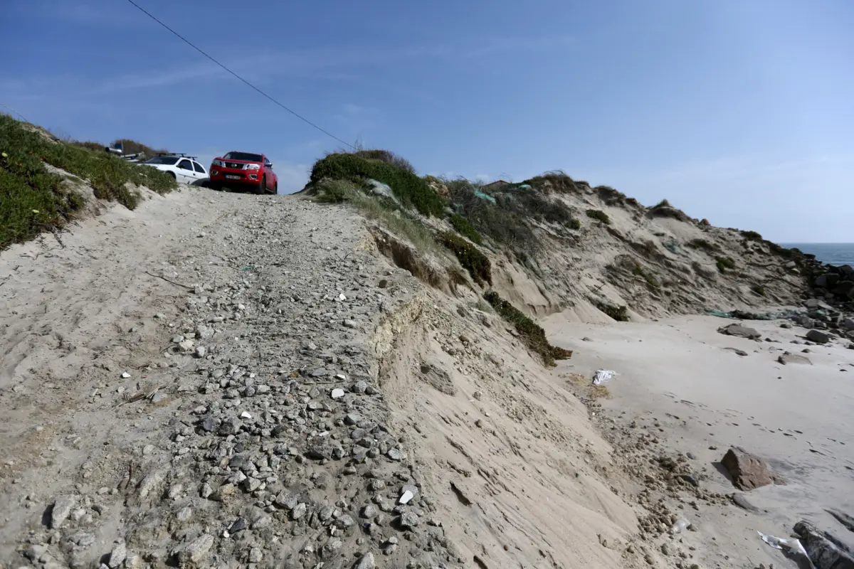 Habitações em risco devido à erosão costeira em Pedrinhas/Cedovém, Esposende, teve parecer favorável da Agência Portuguesa do Ambiente. Foto: Paulo Jorge Magalhães/Global Imagens