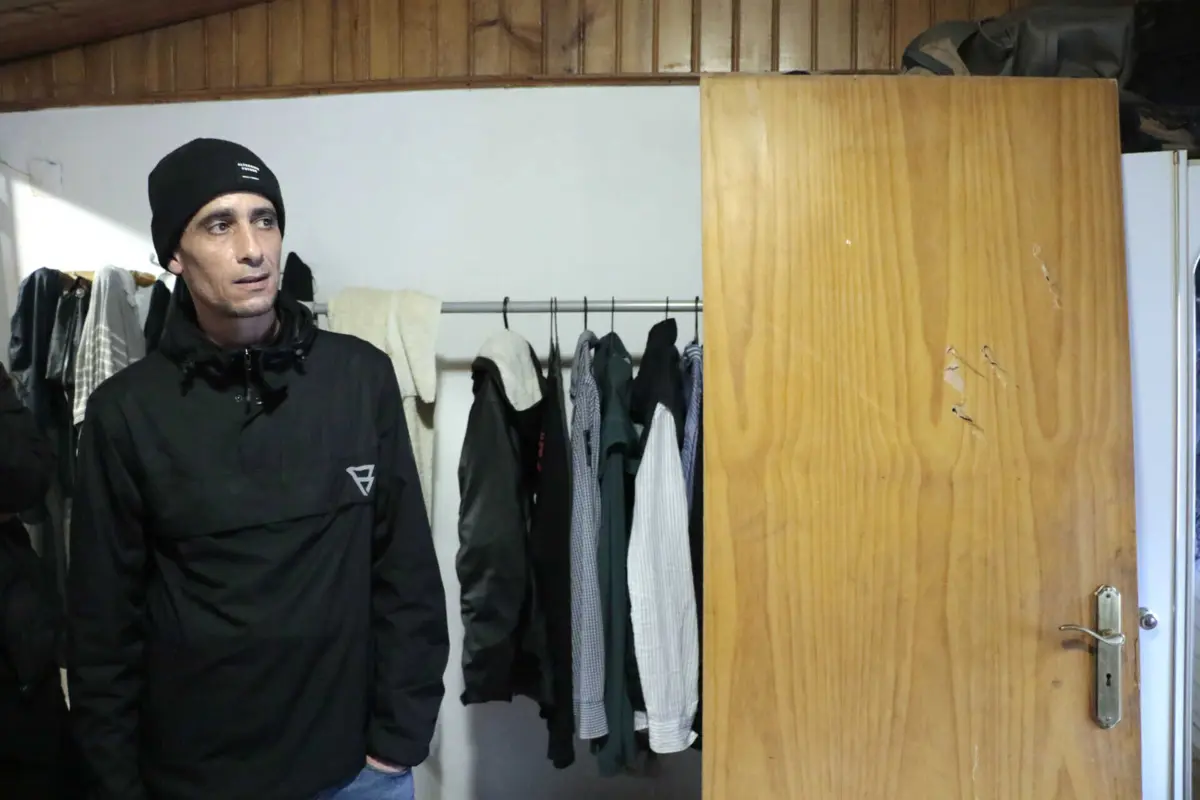 Encapuzados invadiram apartamento, agredindo cerca de uma dezena de imigrantes, no Porto.