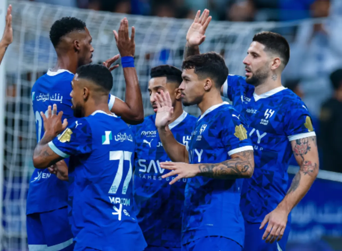 Jogadores do Al Hilal celebram o golo de Mitrovic