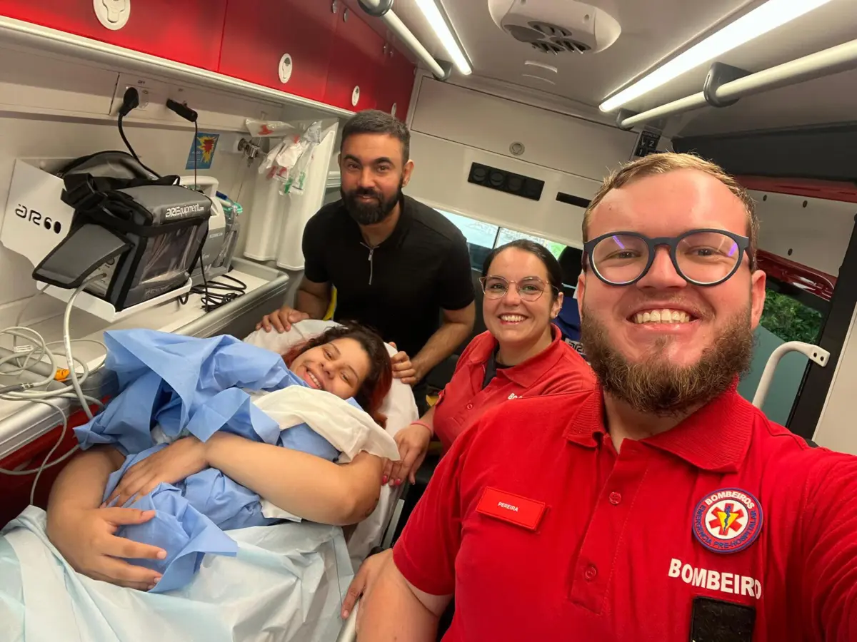 Imagem de contexto do artigo Heitor teve pressa em conhecer o Mundo e nem quis esperar pela chegada dos bombeiros