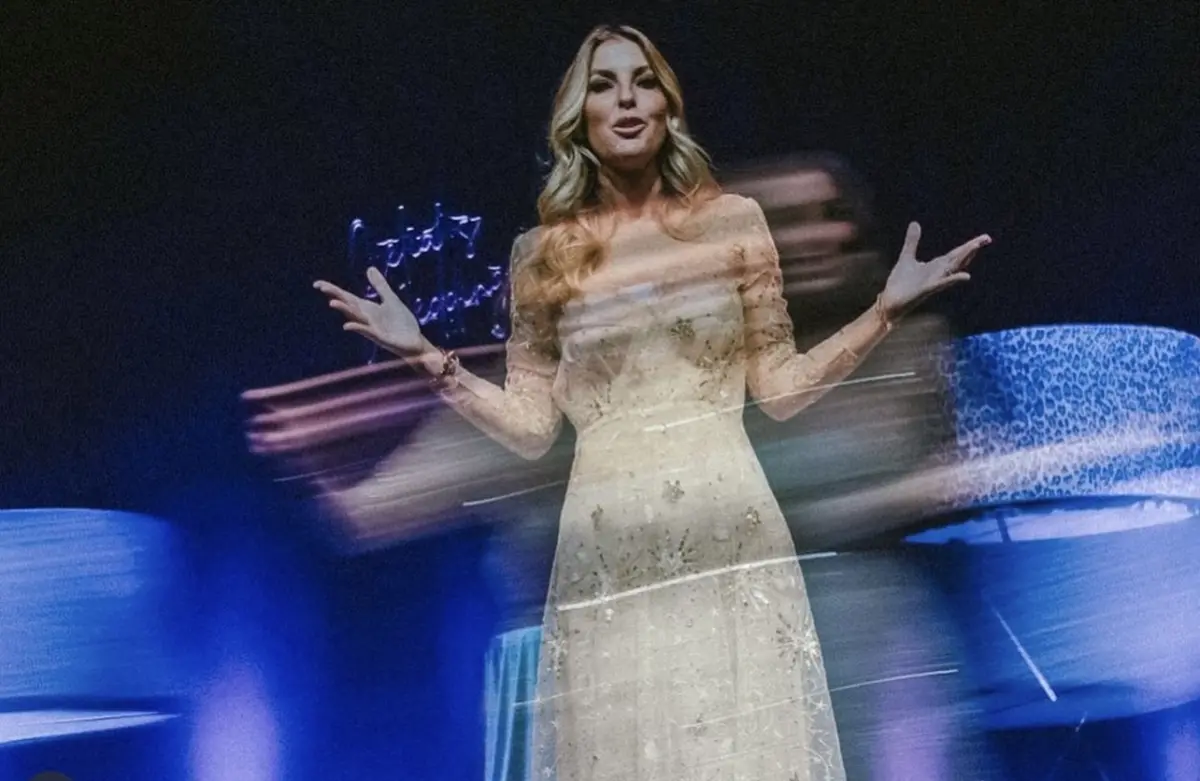 Jessica Athayde sobe ao palco vestida de noiva num monólogo em que aborda os bastidores do casamento com Diogo Amaral