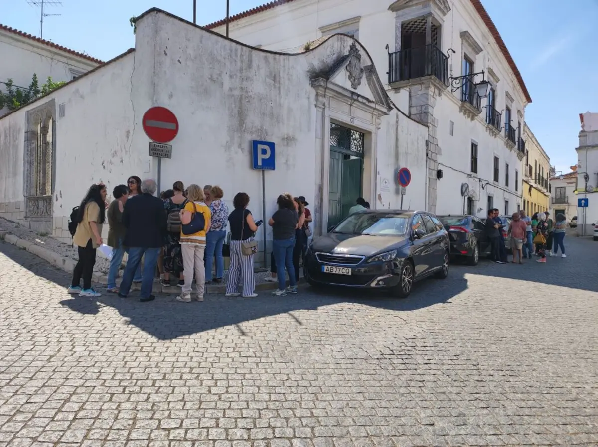 Protesto juntou três dezenas de familiares e utentes