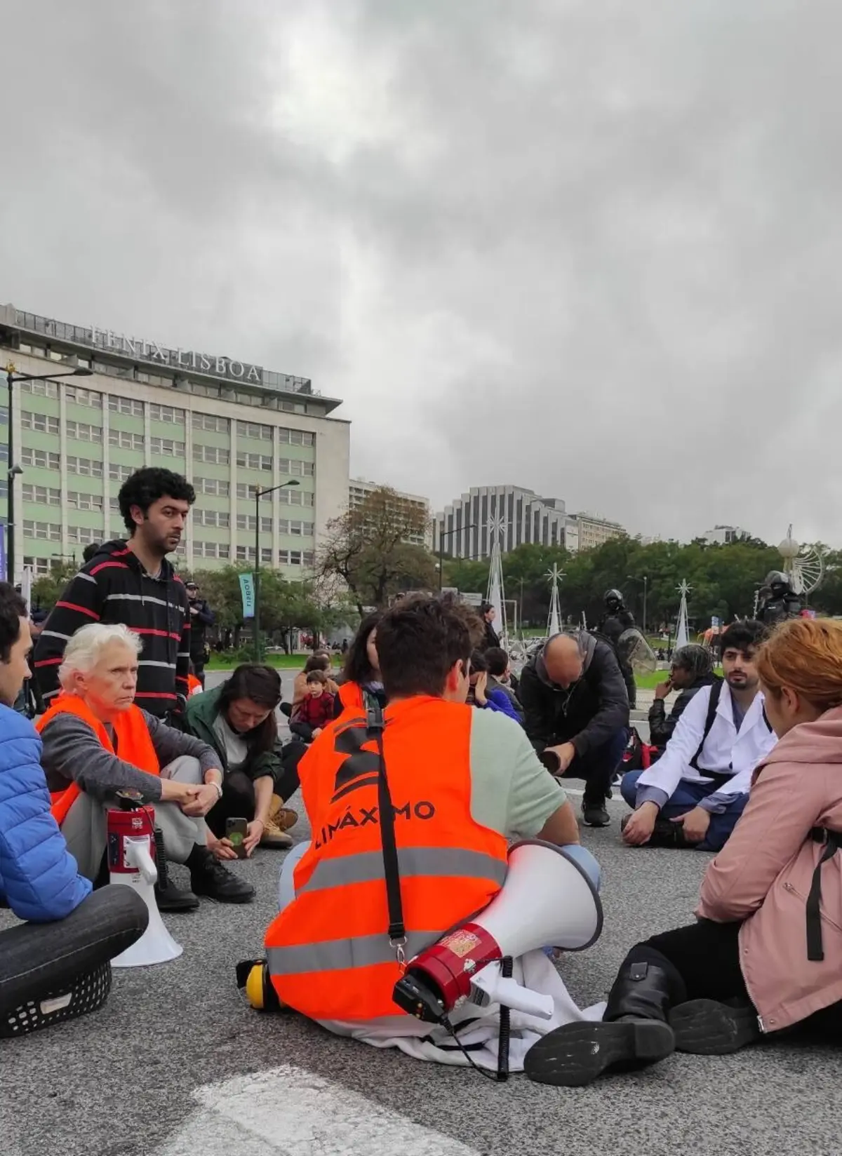 Imagem de contexto do artigo "Esta é a única cimeira que interessa". Ativistas marcham em Lisboa por resistência climática