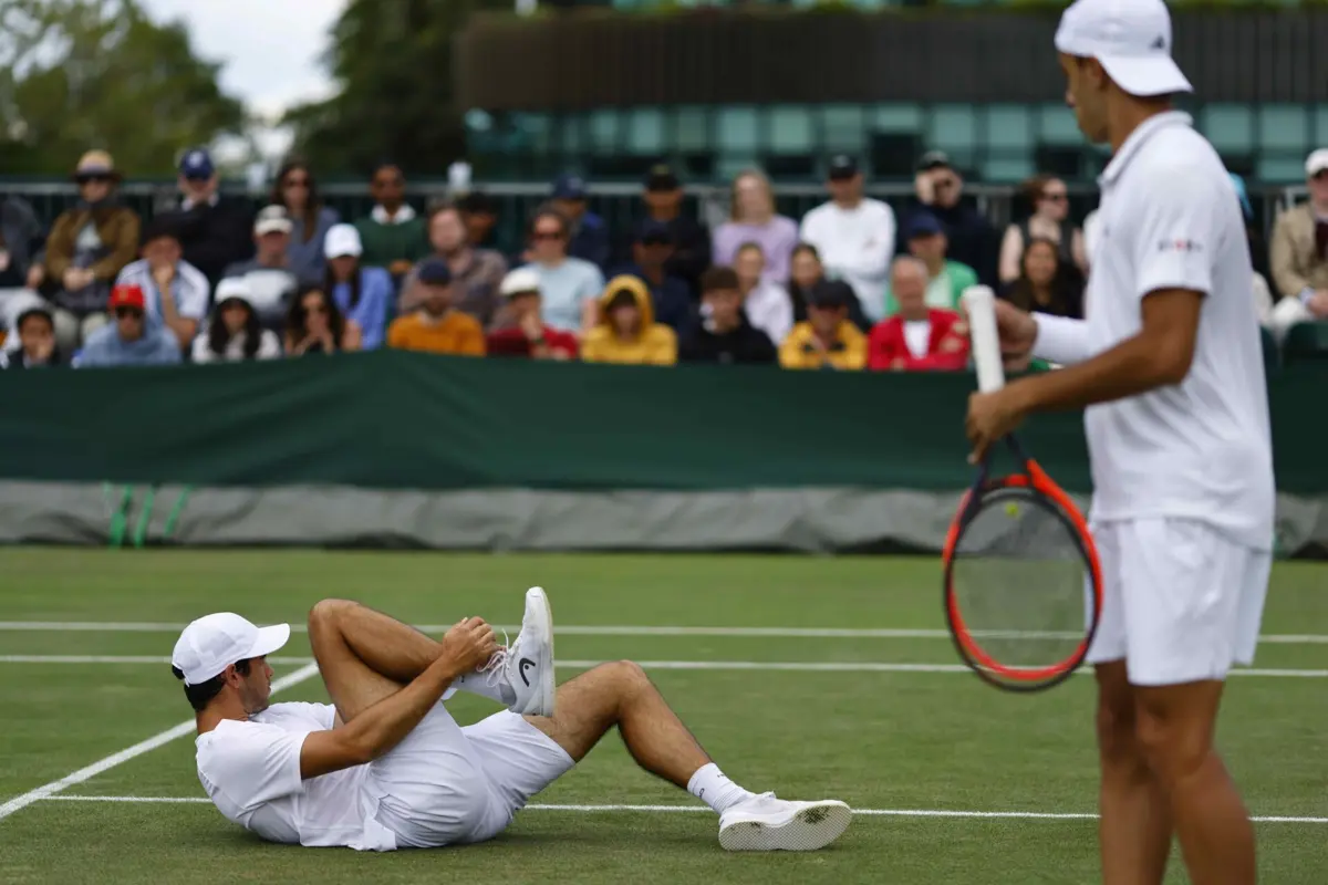 O momento em que Nuno Borges percebe a gravidade da lesão, no jogo contra Cerundolo