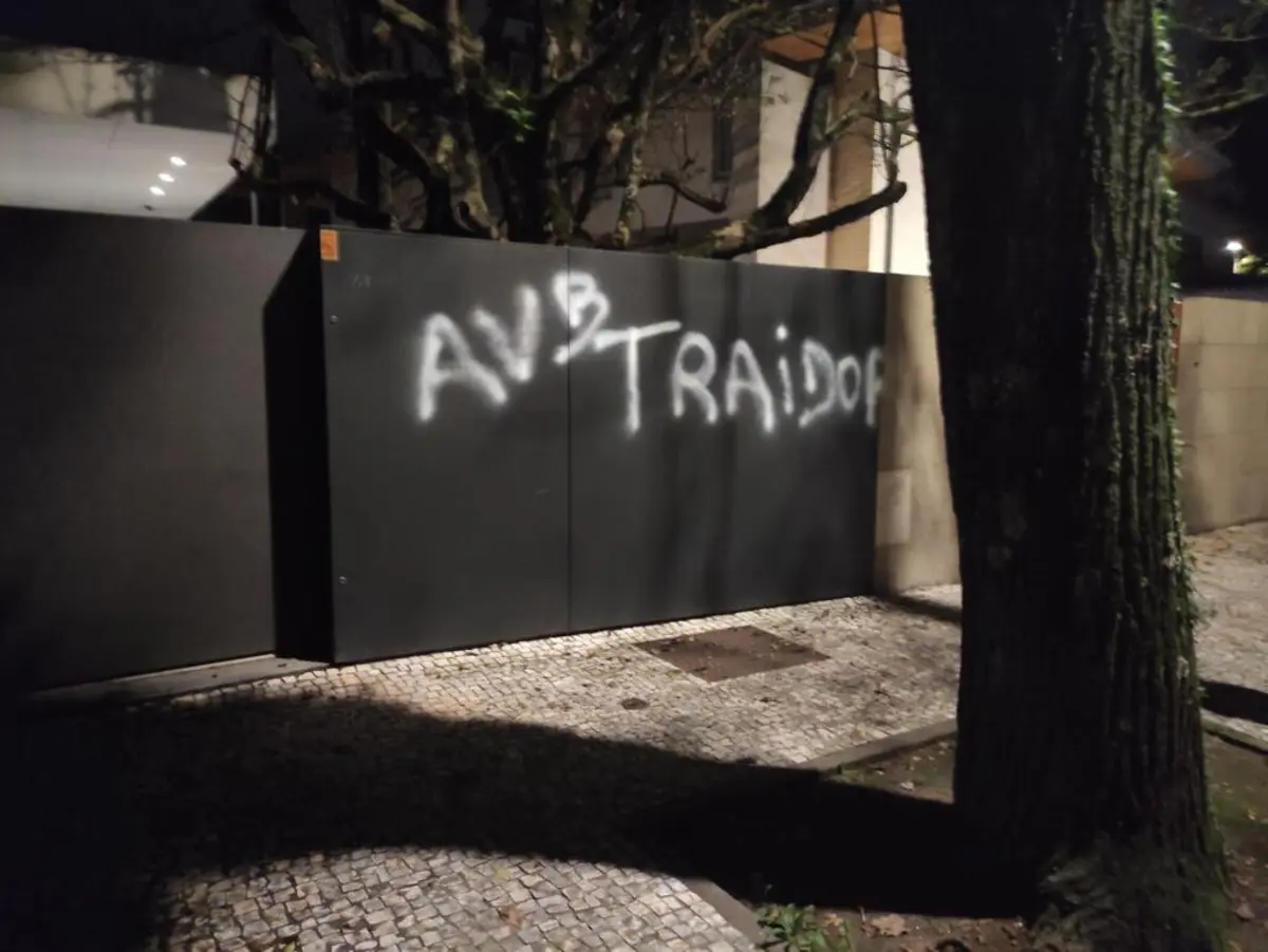 Residência de André Villas-Boas foi alvo de pichagem na madrugada de terça-feira