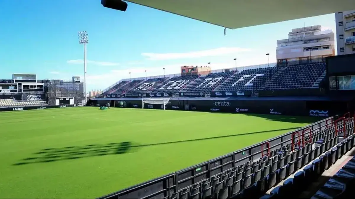 Adepto do Ceuta morreu durante o jogo com o Almeria e a partida foi suspensa