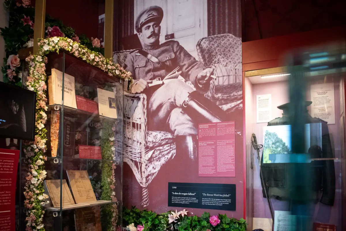 A história remonta a 1937 quando o Conselho Superior de Disciplina do Exército decidiu pela "separação do serviço" do capitão Arthur Carlos Barros Basto por considerar que não possuía "